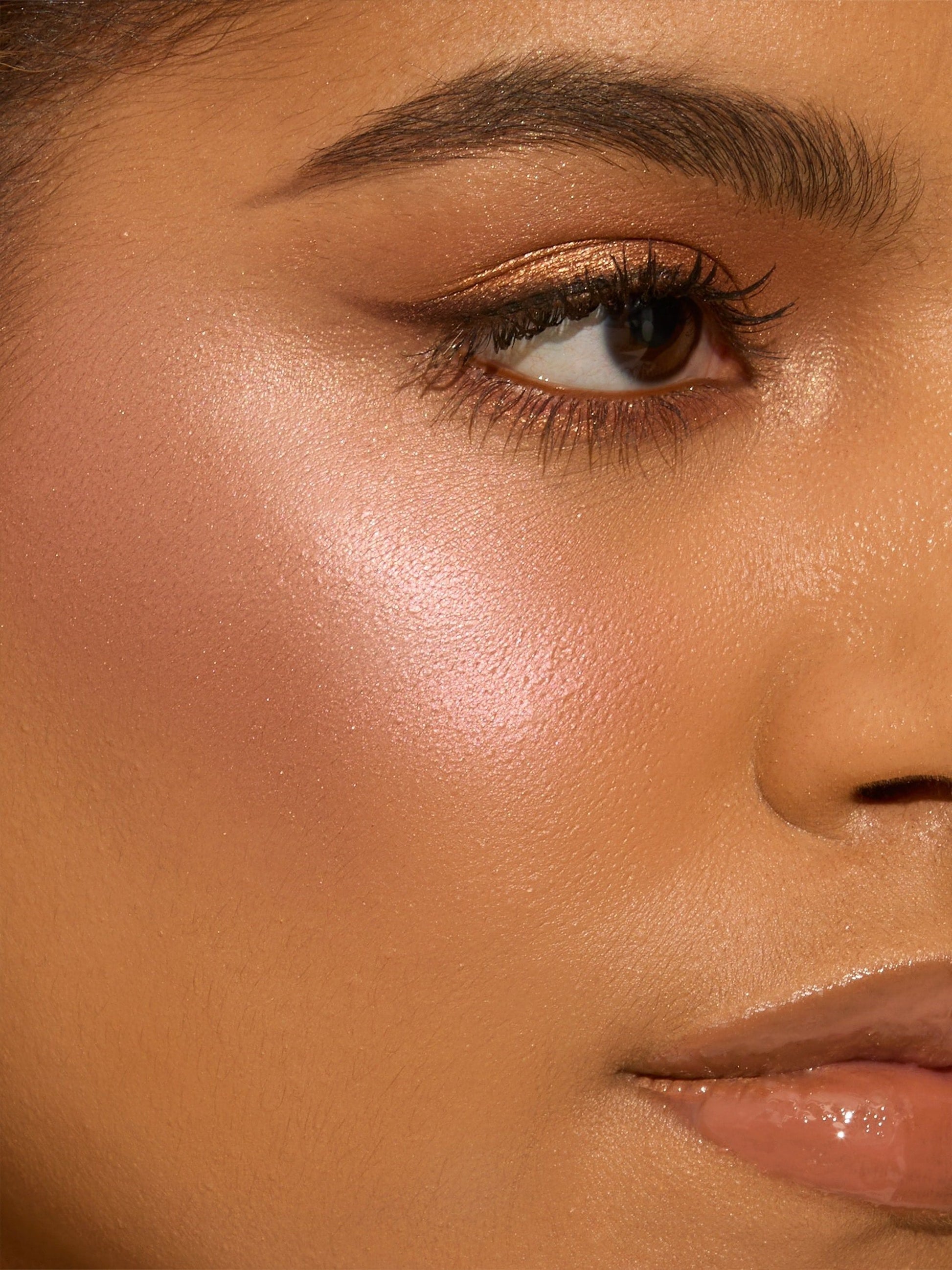 glow wardrobe highlighting eye & cheek palette